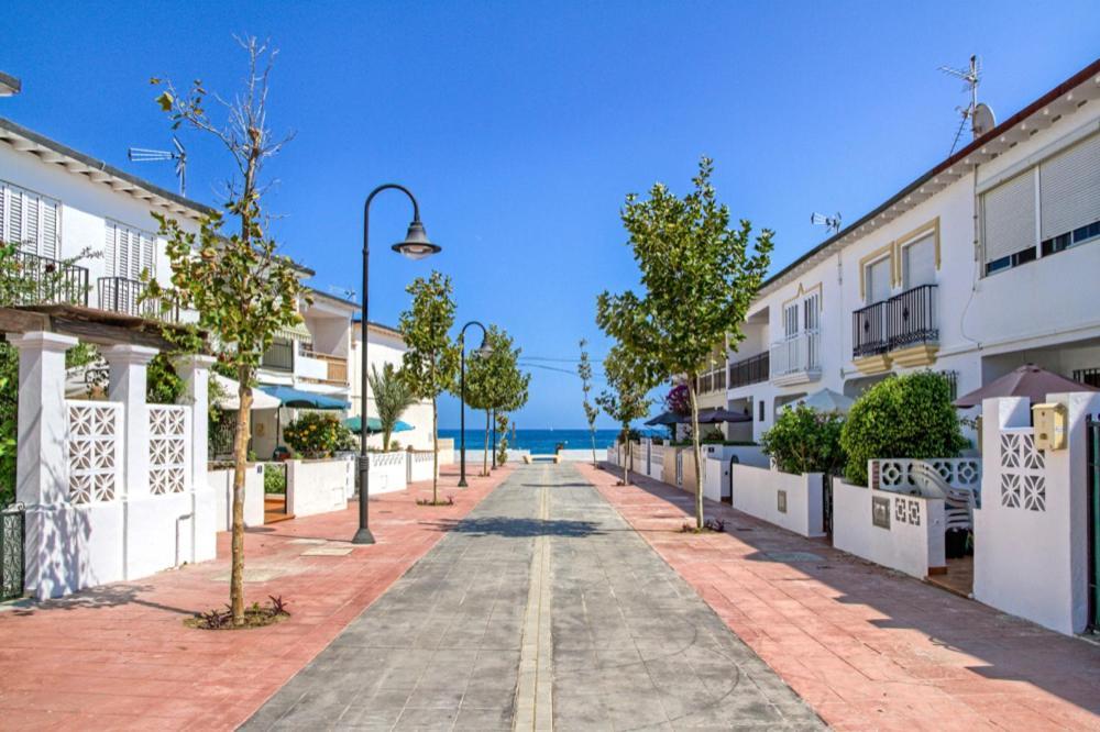 300M To The Beach ! Михас Екстериор снимка